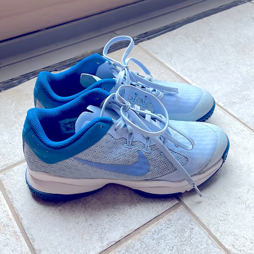 Nike Sneakers - 6.5